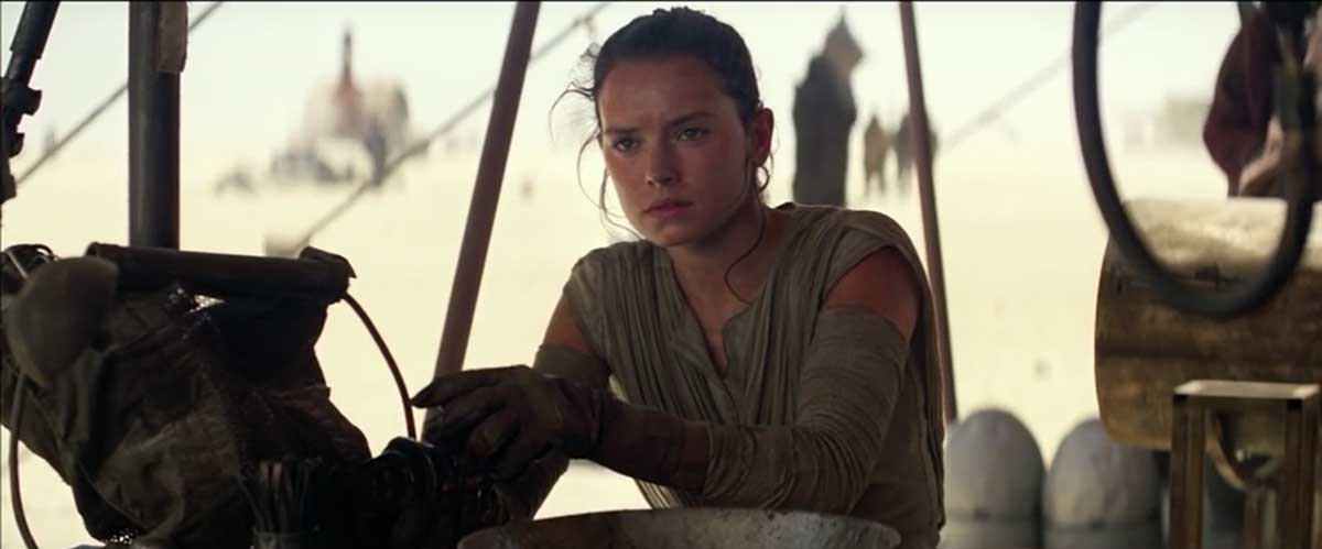 Keep your eyes on Rey, the real light of the new Star Wars movie. They won't do badly to write everything around her (oh, and maybe give her a decent piece of theme music too)